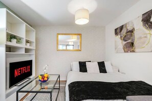 1 slaapkamer, een strijkplank/strijkijzer, gratis wifi, beddengoed