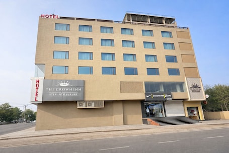 Exterior. Hotel The Crown Inn Jhunjhunu