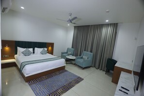 Egyptian cotton sheets, premium bedding, desk, laptop workspace - Hotel The Crown Inn Jhunjhunu (Jhunjhunu)