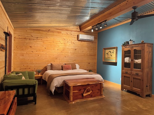 Charming Red Cottage Escape in Clifton, Tx near the boarder of Lake Whitney.