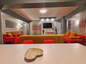 Televisi LED 55-inci dengan saluran TV digital