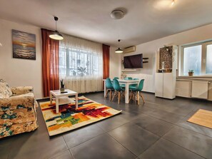 55-inch LED TV with digital channels - Bălcești apartments - Pumo Properties (Bucharest)