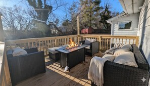 Terrace/patio - King Beds, Fast Wi-Fi, Fire table, 10 min to DT, 20 min to Airport (Asheville)