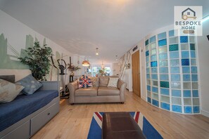 Interior - Open-plan | 4 Groups | Sleeps 10 | Central London (London)