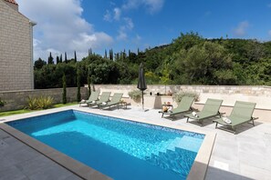 Pool - Beautiful 3-bedroom villa with AC in charming Orašac (Orašac)