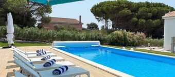 Villa Rose Sardegna 200m from the beach, private pool, 5 bedrooms and garden