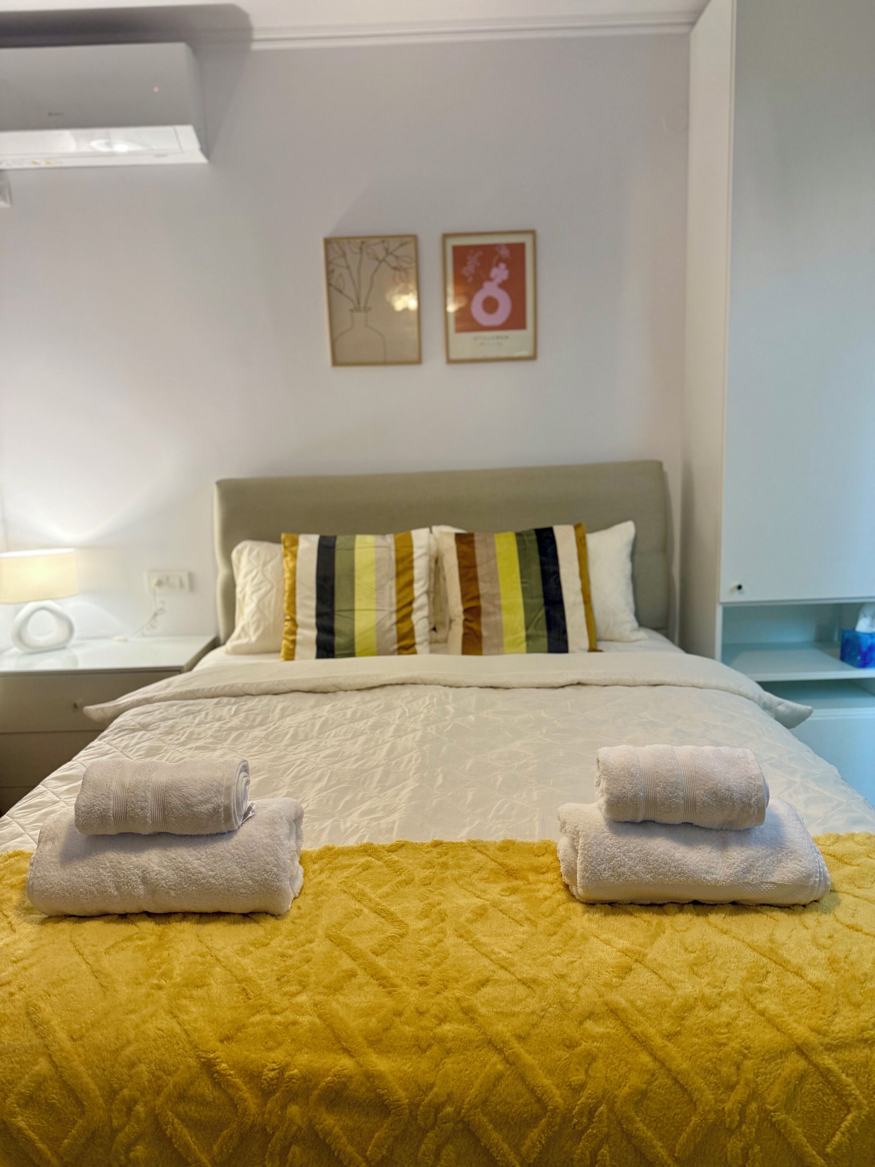 2 slaapkamers, een bureau, een strijkplank/strijkijzer, gratis wifi