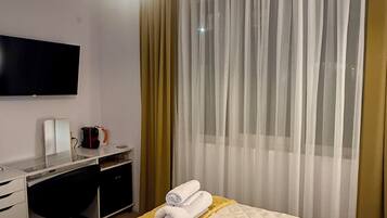 2 bedrooms, desk, iron/ironing board, free WiFi