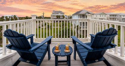 Beachtown 4BR | Walk to Beach | Sleeps 10