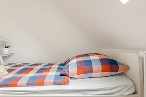 WiFi, bed sheets - Cozy vacation room right next to WHU, Rheinsteig, Schoenstatt, center (Vallendar)
