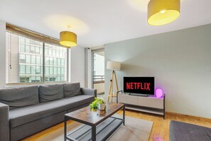 Smart TV - Top Rated 2BR+Balcony by Old St for 6 (London)