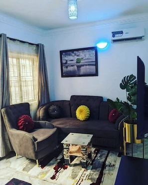 Deluxe Room, Balcony, City View | Living area - Tazu Luxury Hotel and Suites (Lafia)