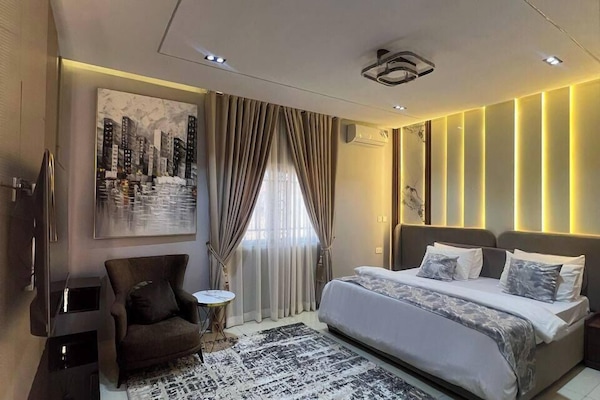 Kamar Deluks, balkon, pemandangan kota | Meja kerja, ruang kerja ramah laptop, dan tirai kedap cahaya