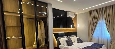 Deluxe Room, Balcony, City View | Desk, laptop workspace, blackout drapes, soundproofing