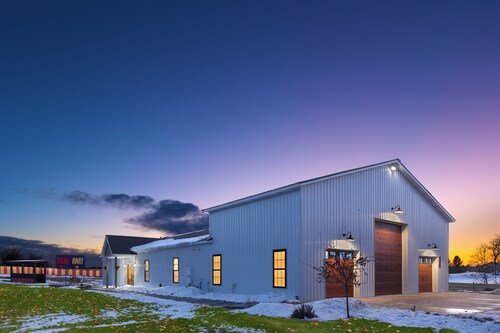 Barnapalooza! Indoor Glass Pool/Slide, Wiffleball, BBall, Football, Sleeps 20-30