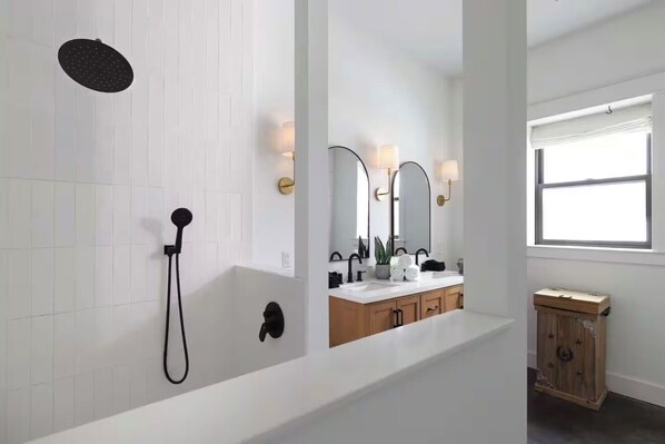 Bidet, håndklæder, Sæbe, Shampoo