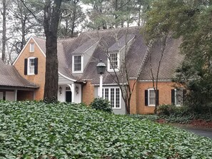 Exterior - Best view of Atlanta on Wooded Ridge (Atlanta)