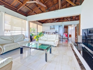 Apartament Deluxe, balcó, vistes al mar | Equipament de l'habitació