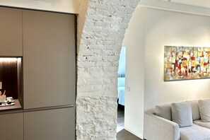 Interior - Check in information:You won’t need to meet anyone to access the apartment. Before arrival, you will receive a link to access the Guest Portal, where you can complete the self check-in directly from your phone by entering the ID details of all guests a (Milano)