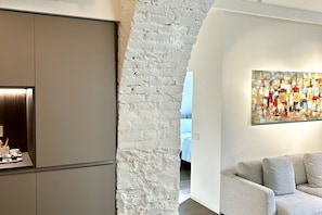 Interior - Check in information:You won’t need to meet anyone to access the apartment. Before arrival, you will receive a link to access the Guest Portal, where you can complete the self check-in directly from your phone by entering the ID details of all guests a (Milano)