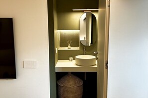 Shower, hair dryer, bidet, towels - Elegant designer loft for luxury living - M1 to the Dome (Milano)