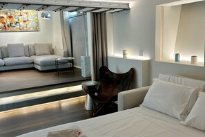 Iron/ironing board, free WiFi, bed sheets - Check in information:You won’t need to meet anyone to access the apartment. Before arrival, you will receive a link to access the Guest Portal, where you can complete the self check-in directly from your phone by entering the ID details of all guests a (Milano)