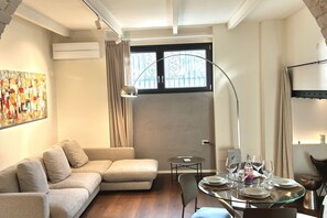 TV - Elegant designer loft for luxury living - M1 to the Dome (Milano)