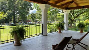 Habitación Deluxe doble, vistas al jardín | Terraza o patio