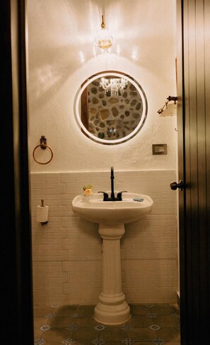 Ducha, toallas, jabón y champú