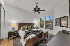 3 bedrooms, WiFi, bed sheets - 3 Bedroom End-Unit Townhome with Bunk-Room in Gated Community w/ Pool & Hot Tub (Santa Clara)