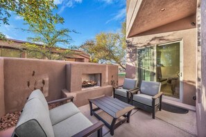 Terrace/patio - 3 Bedroom End-Unit Townhome with Bunk-Room in Gated Community w/ Pool & Hot Tub (Santa Clara)