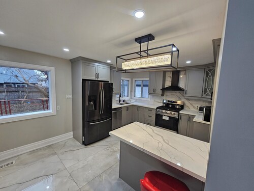 New Modern Home + Free Parking In Ajax