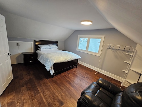 New Modern Home + Free Parking In Ajax