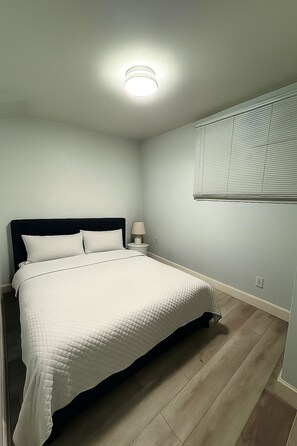 Iron/ironing board, WiFi, bed sheets - Spacious Apartment in Toronto (Toronto)