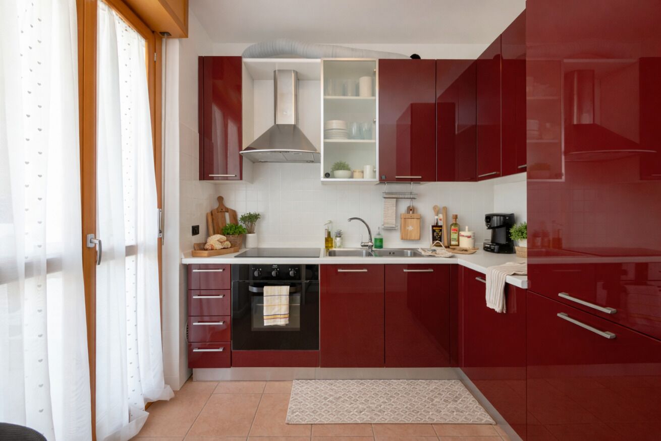 Kühlschrank, Mikrowelle, Ofen, Wasserkocher