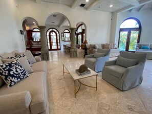 Smart TV - White Sand Beachfront - Brand New Peter Bay "Villa La Playa" (St John)