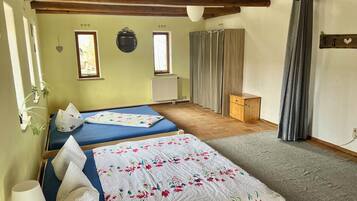 5 bedrooms, iron/ironing board, travel crib, WiFi (free)