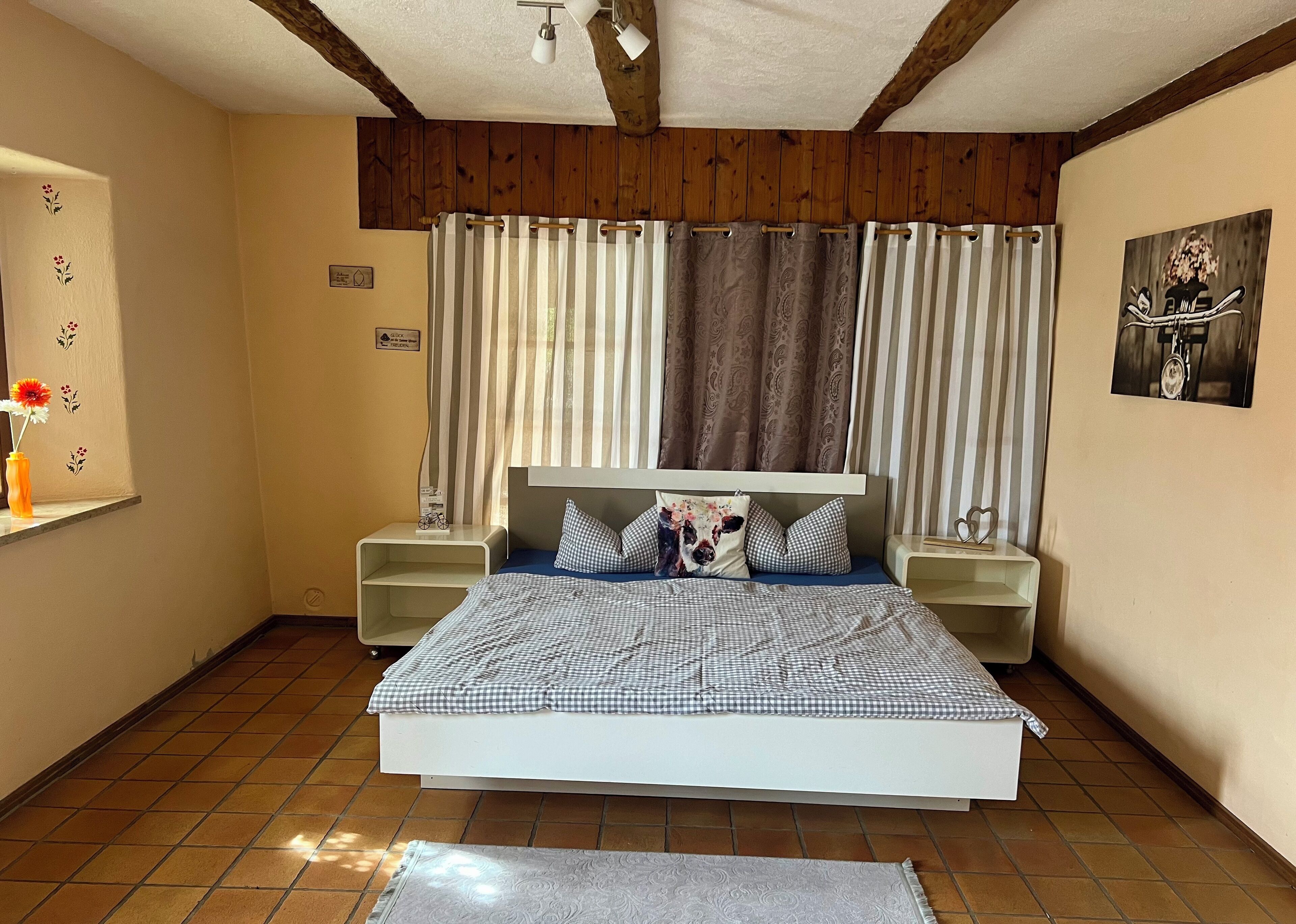 5 slaapkamers, een strijkplank/strijkijzer, reisbedje, gratis wifi