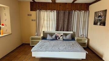 5 slaapkamers, een strijkplank/strijkijzer, reisbedje, gratis wifi