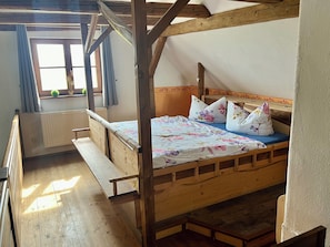 5 habitaciones, tabla de planchar con plancha y cuna de viaje 