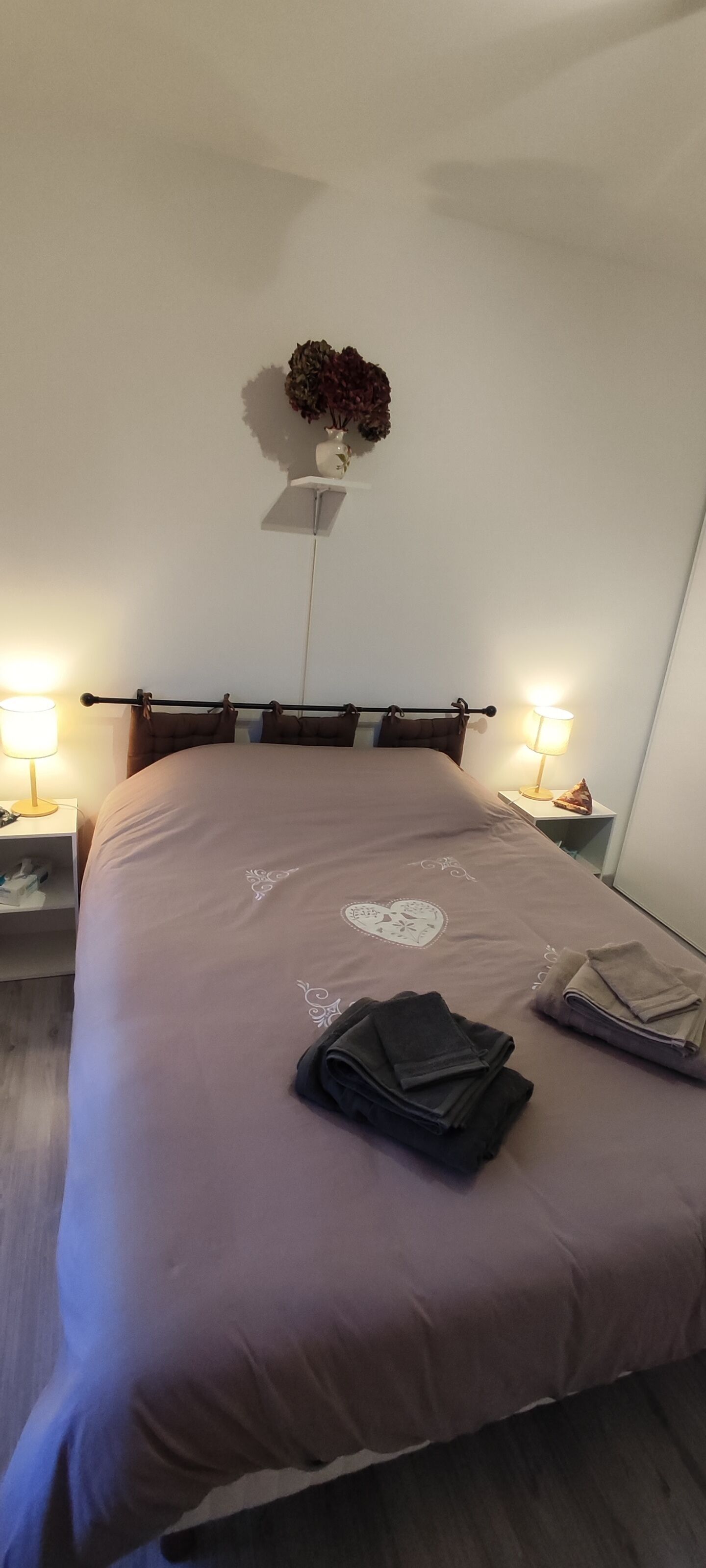 Iron/ironing board, WiFi, bed sheets