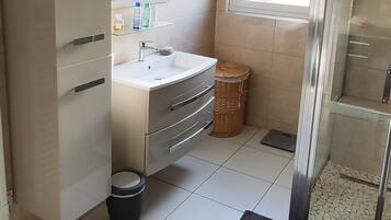 Shower, hair dryer, toilet paper