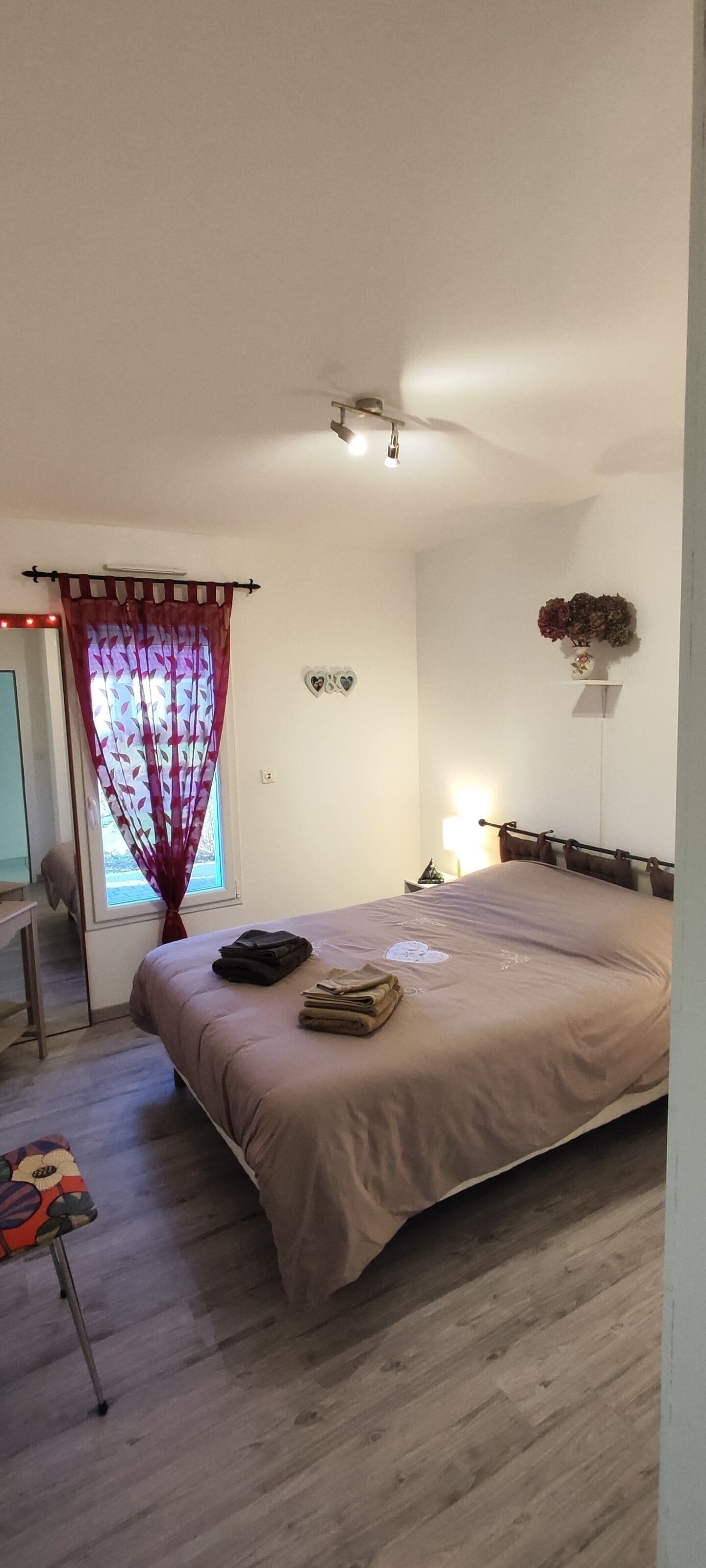 Iron/ironing board, WiFi, bed sheets