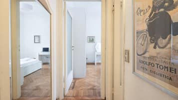 Una scrivania, ferro/asse da stiro, Wi-Fi gratuito, lenzuola