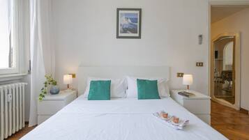 Una scrivania, ferro/asse da stiro, Wi-Fi gratuito, lenzuola