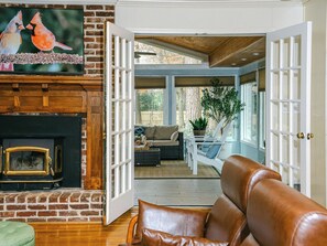 Interior - 5BR/3BATH Comfort-Spacious Home w/Sunroom - In the heart of Tucker! (Tucker)