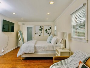 5 bedrooms, desk, iron/ironing board, travel cot - 5BR/3BATH Comfort-Spacious Home w/Sunroom - In the heart of Tucker! (Tucker)