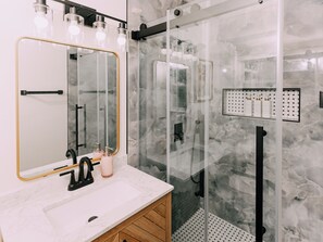 Shower, hair dryer, towels, soap - 5BR/3BATH Comfort-Spacious Home w/Sunroom - In the heart of Tucker! (Tucker)