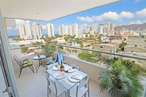 Outdoor dining - Velas al Mar Apartment –Near the Beach SOHO – 300A (Santa Marta)