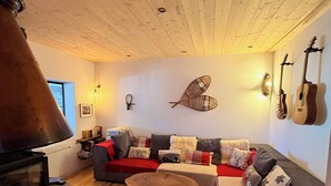 Living area - Spacious 10-person chalet (150 m², 4 bedrooms) at the foot of the slopes. (Vars)